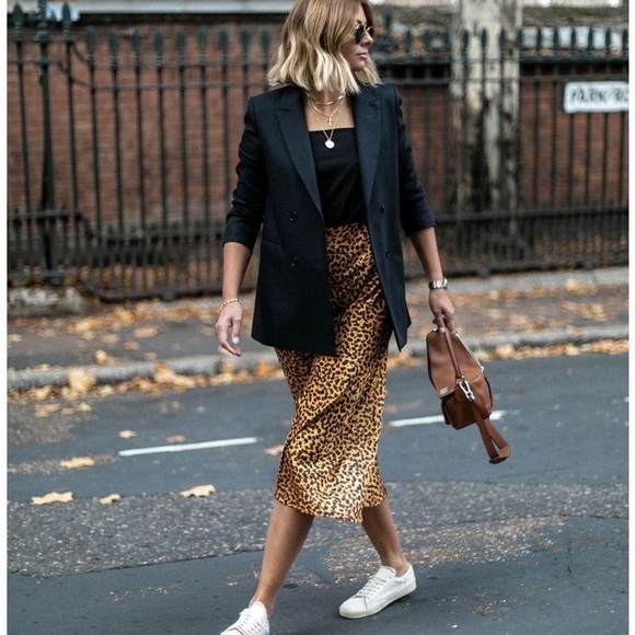 Gap Two Button Black Blazer - Picture 14 of 16